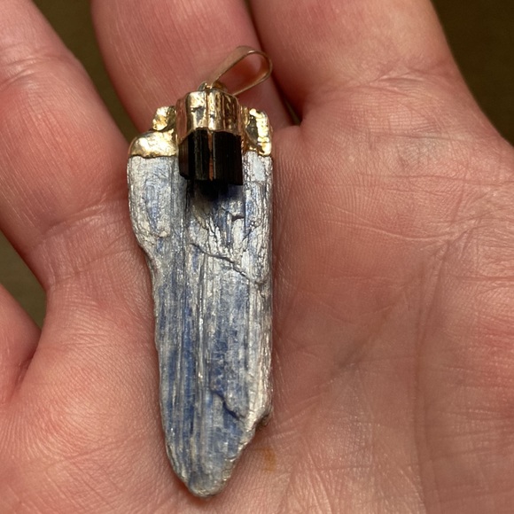 NWOT KYANITE PENDANT w/BLK TOURMALINE. 2.25” long. Approx .5” wide. AAA quality - Picture 13 of 16
